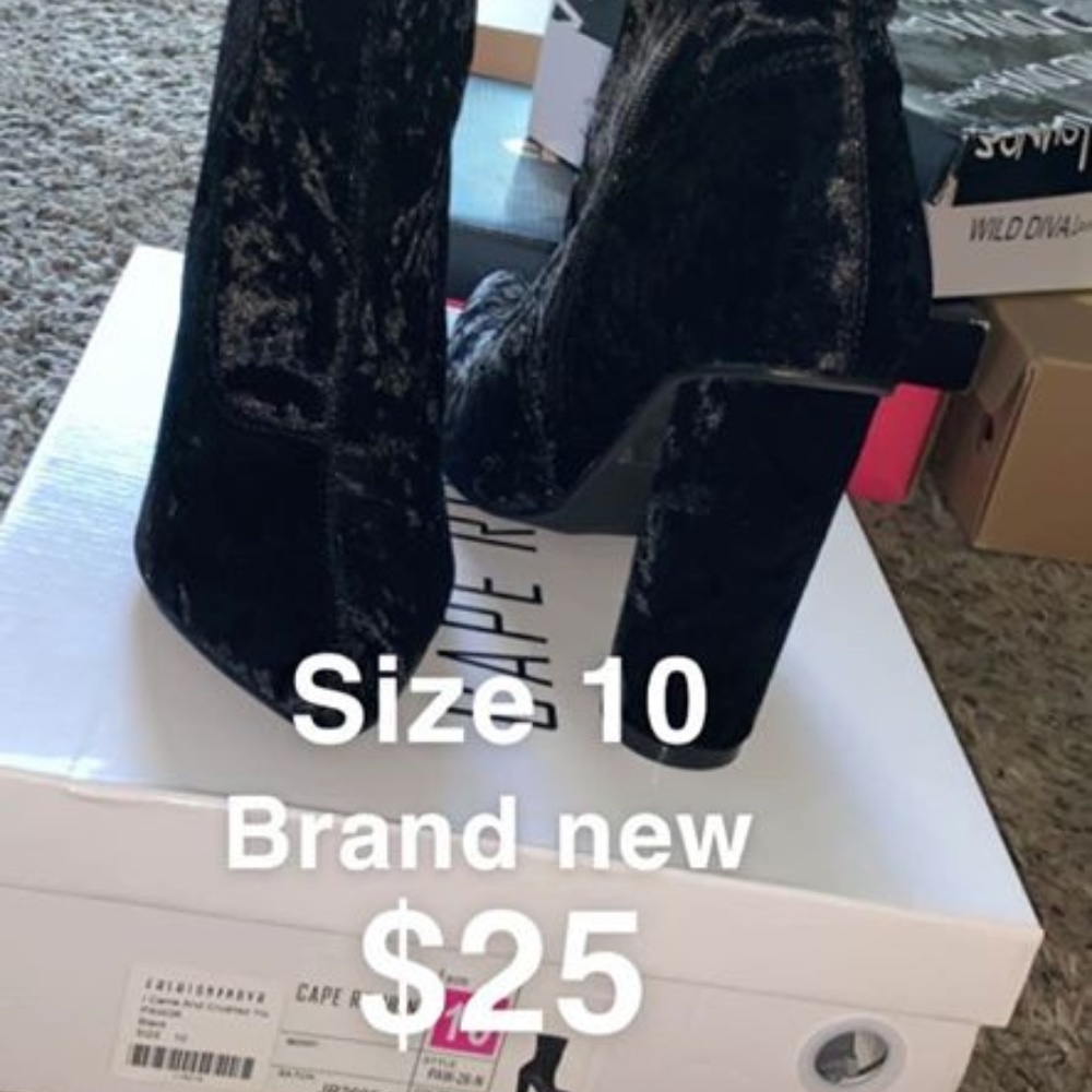 Suede Black heeled boots